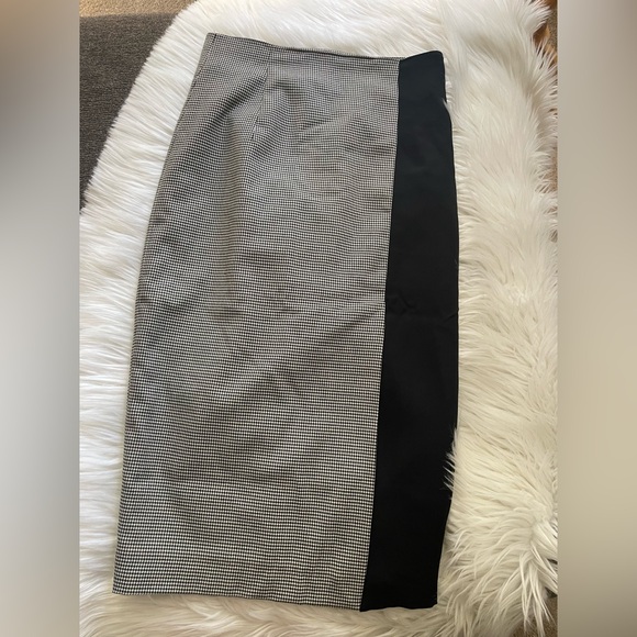 ZARA houndstooth pencil skirt.  Size XS - Picture 1 of 5